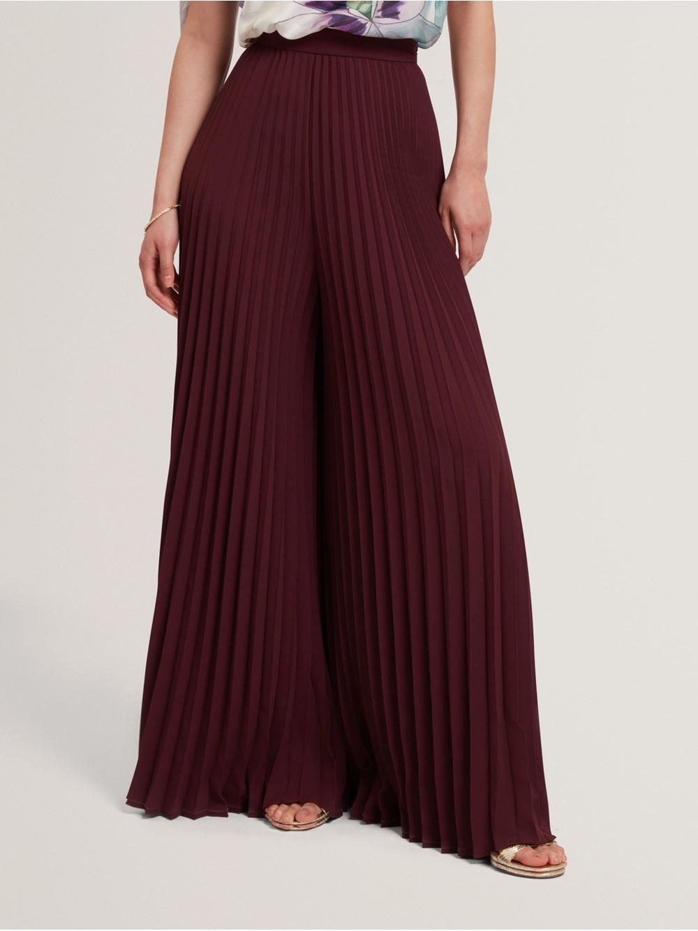 Zara Pleated Wide-Leg Pants in Burgundy